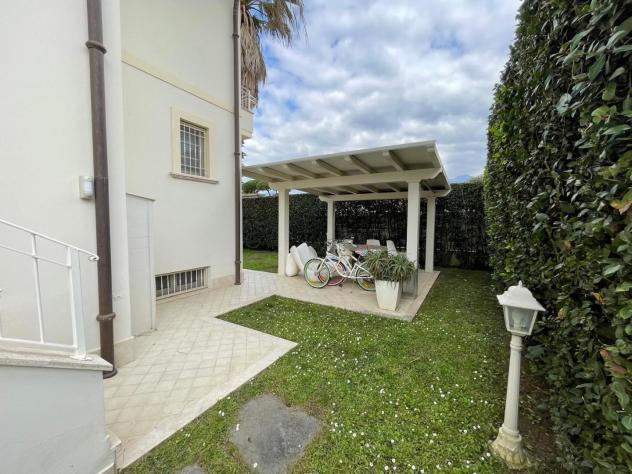 casa indipendente in vendita a Montignoso in zona Cinquale