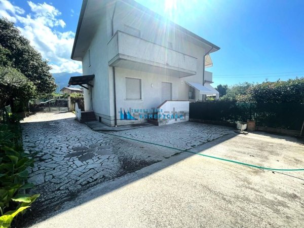 casa indipendente in vendita a Montignoso in zona Cervaiolo