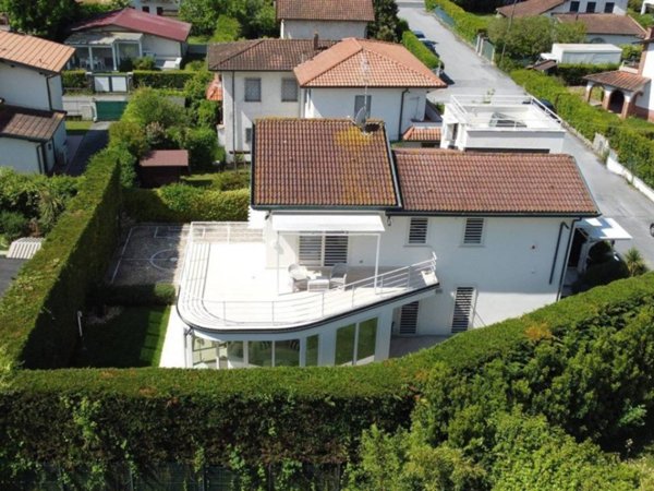 casa indipendente in vendita a Montignoso in zona Renella
