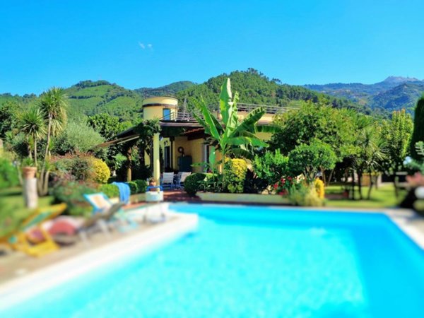 casa indipendente in vendita a Montignoso in zona Capanne