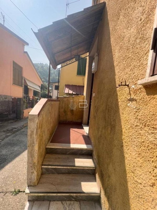 casa indipendente in vendita a Montignoso in zona Capanne