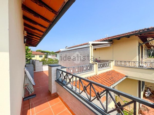 casa indipendente in vendita a Montignoso in zona Cinquale