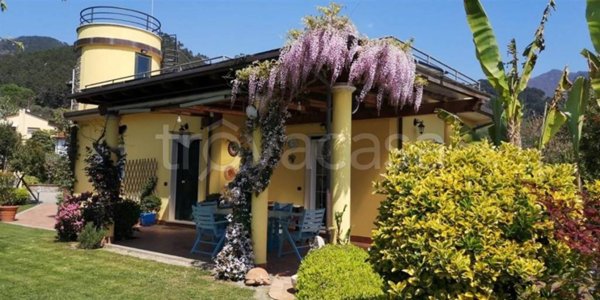 casa indipendente in vendita a Montignoso in zona Debbia