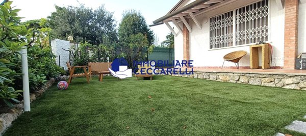 casa indipendente in vendita a Montignoso in zona Cinquale