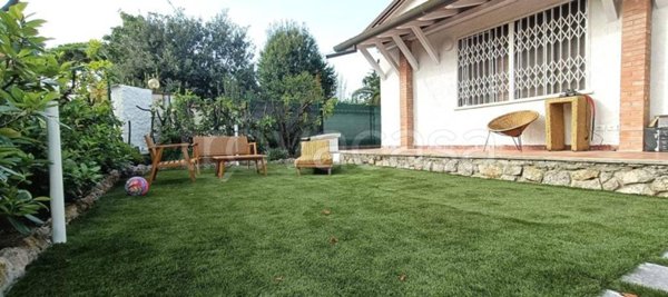 casa indipendente in vendita a Montignoso in zona Cinquale