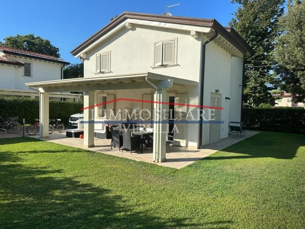 casa indipendente in vendita a Montignoso in zona Cinquale