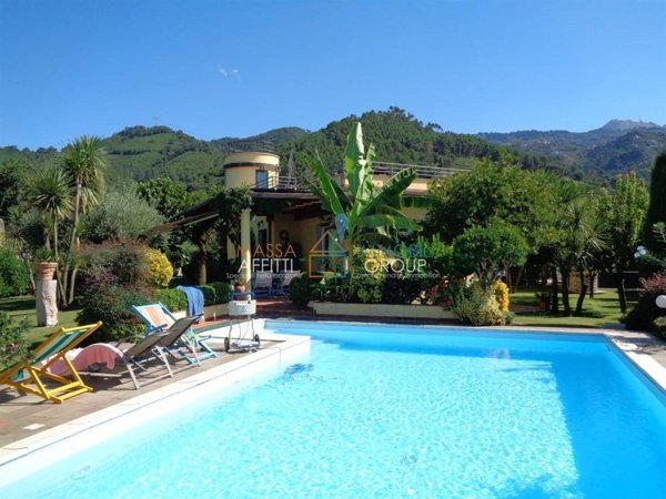 casa indipendente in vendita a Montignoso in zona Cervaiolo