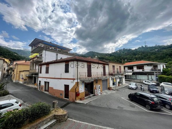 ufficio in vendita a Montignoso in zona Capanne