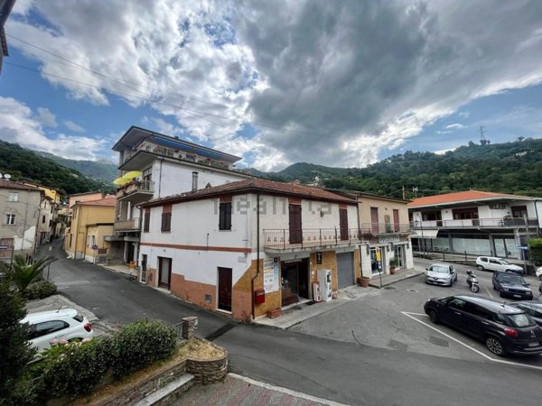 ufficio in vendita a Montignoso in zona Capanne