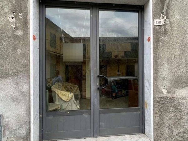 negozio in vendita a Montignoso in zona Capanne