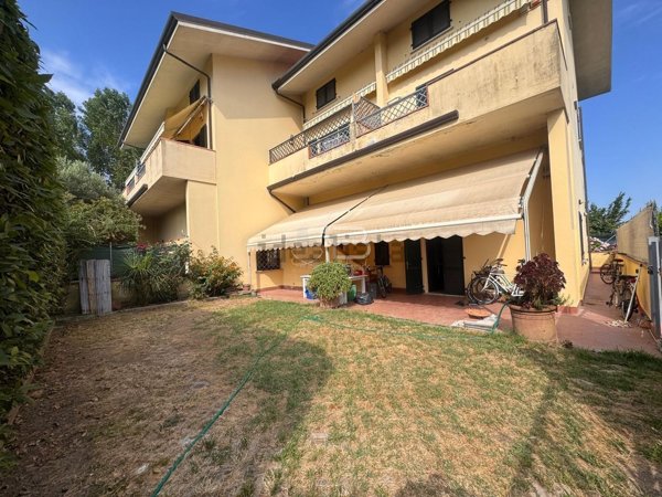 appartamento in vendita a Montignoso in zona Cinquale