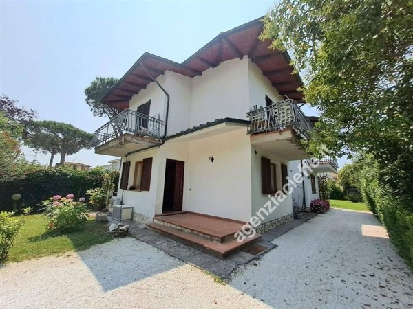 casa indipendente in vendita a Montignoso in zona Cinquale