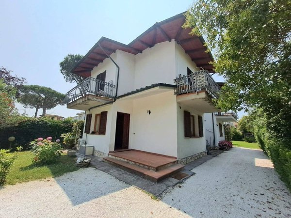 casa indipendente in vendita a Montignoso in zona Cinquale