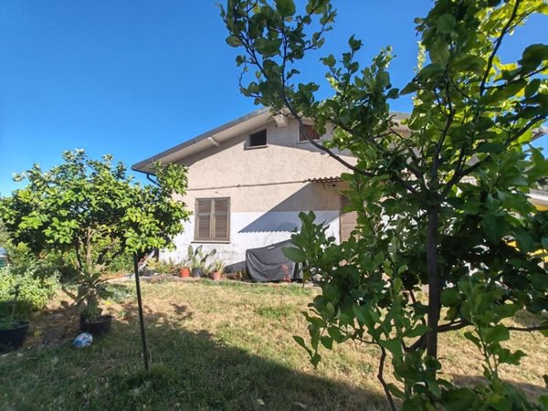 casa indipendente in vendita a Montignoso in zona Capanne