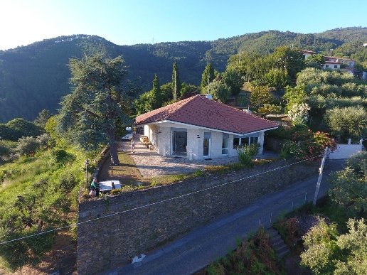 casa indipendente in vendita a Montignoso in zona Sant'Eustachio