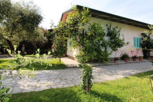 casa indipendente in vendita a Montignoso in zona Cinquale