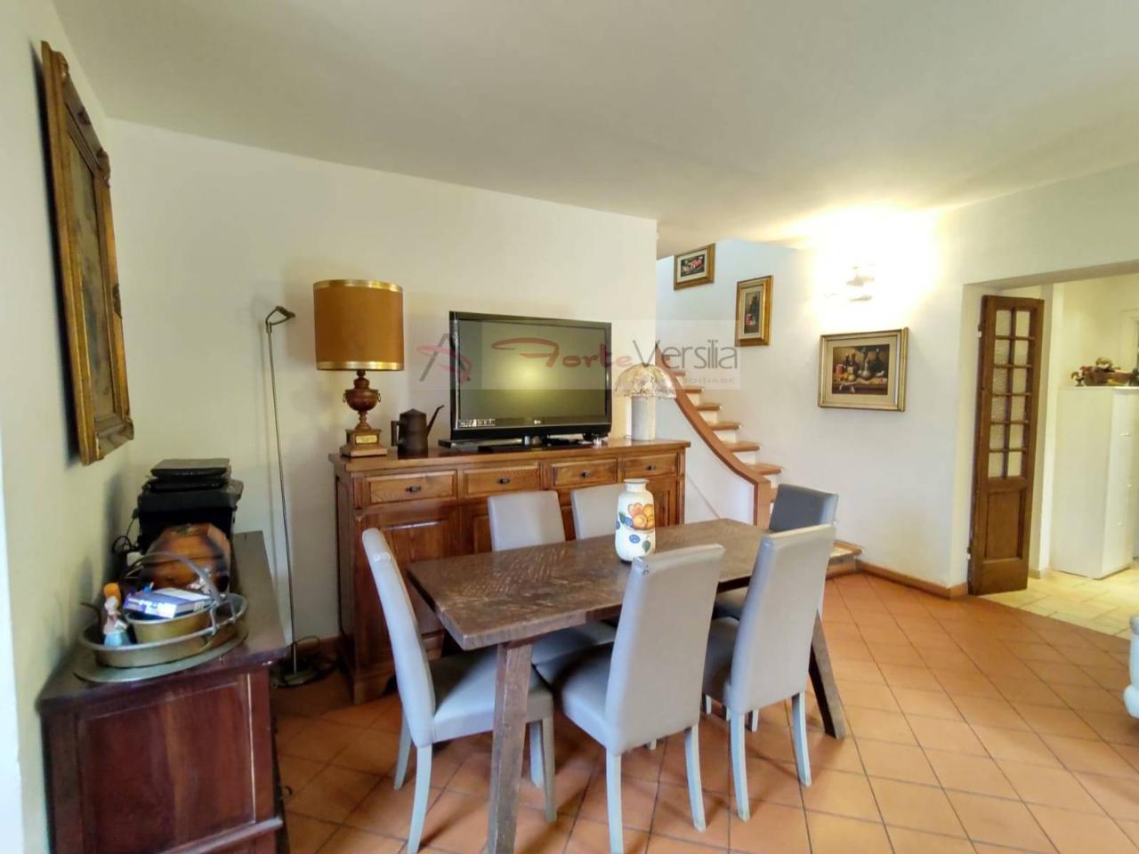casa indipendente in vendita a Montignoso in zona Cervaiolo