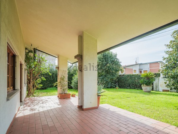 casa indipendente in vendita a Montignoso in zona Cinquale