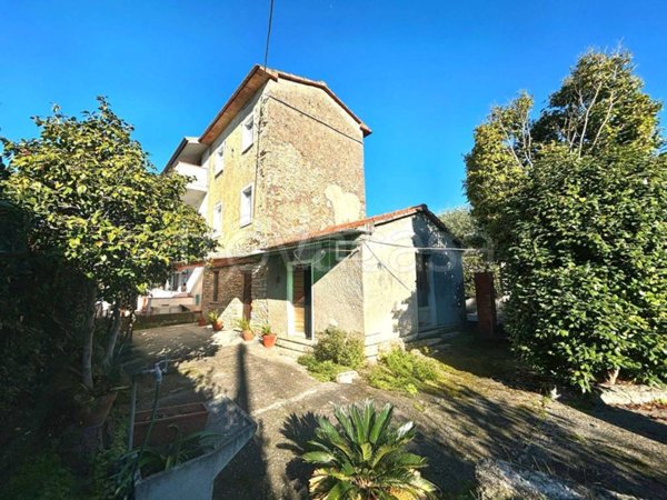 casa indipendente in vendita a Montignoso in zona Capanne