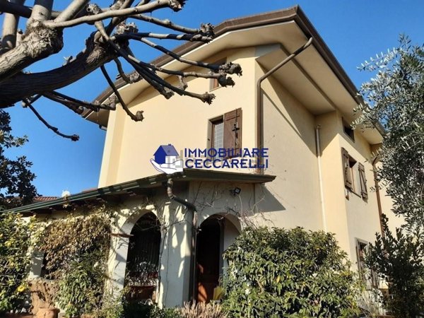 casa indipendente in vendita a Montignoso in zona Debbia