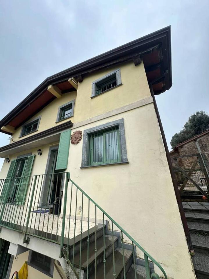 casa indipendente in vendita a Montignoso