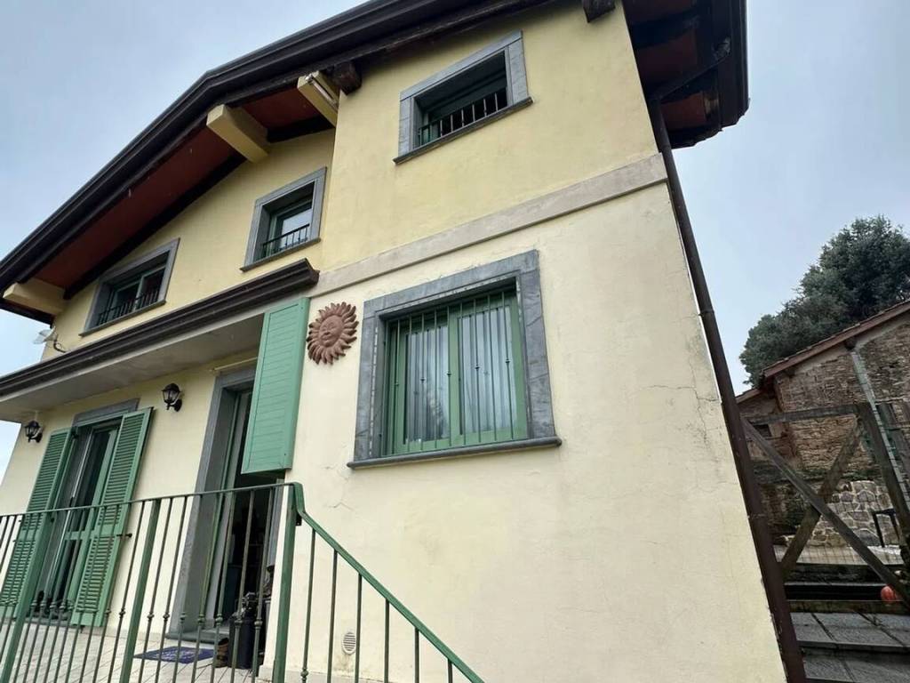 casa indipendente in vendita a Montignoso