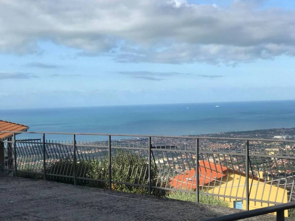 casa indipendente in vendita a Montignoso in zona Sant'Eustachio