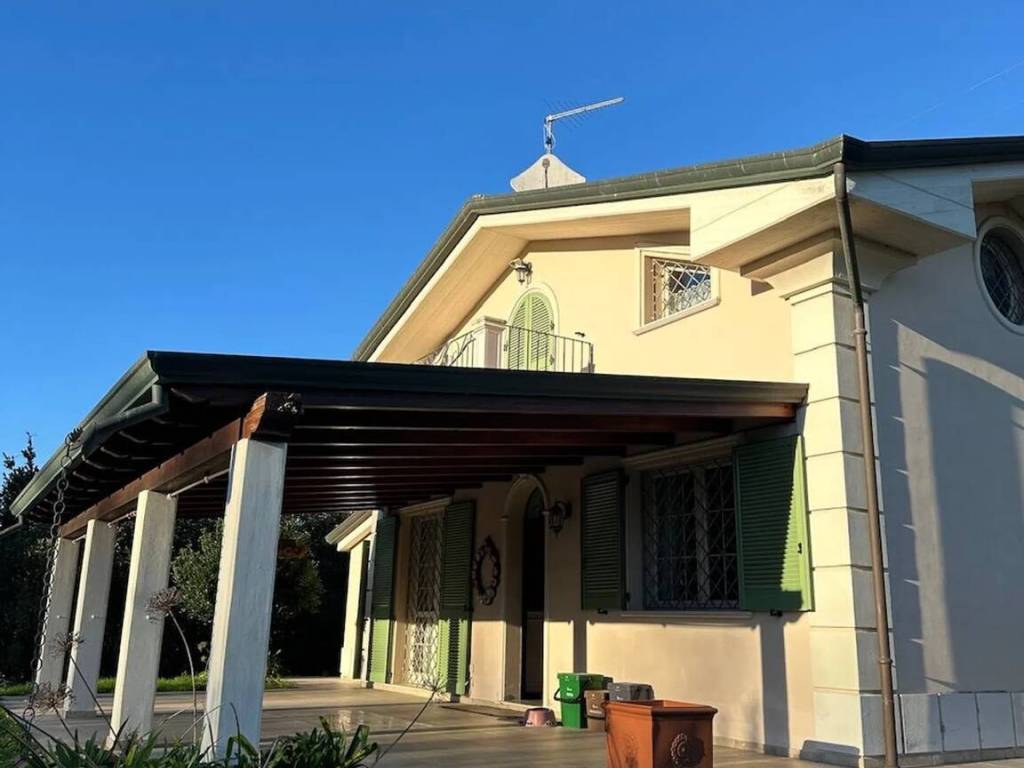 casa indipendente in vendita a Montignoso in zona Cinquale
