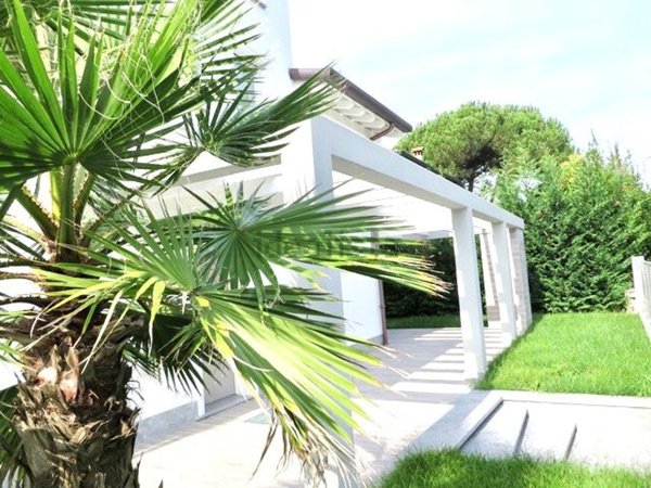 casa indipendente in vendita a Montignoso