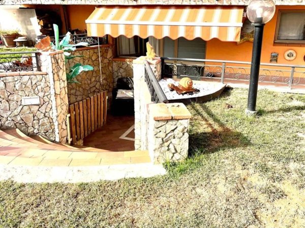 casa indipendente in vendita a Montignoso in zona Cervaiolo