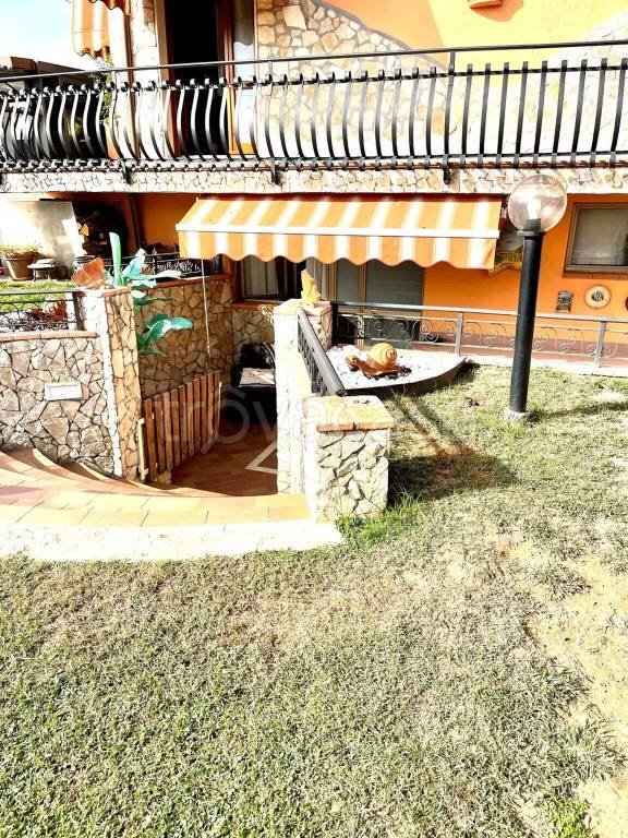 casa indipendente in vendita a Montignoso in zona Debbia