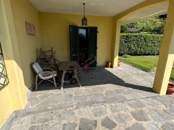 casa indipendente in vendita a Montignoso in zona Capanne