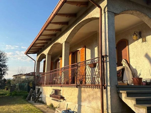 casa indipendente in vendita a Montignoso in zona Debbia
