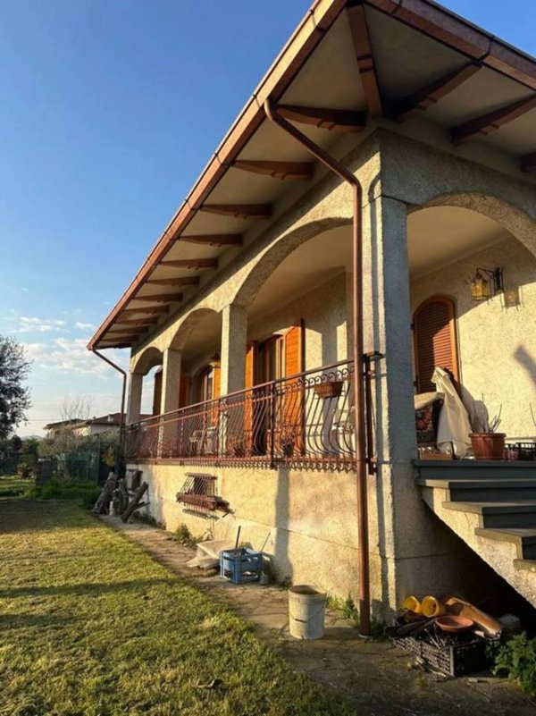 casa indipendente in vendita a Montignoso