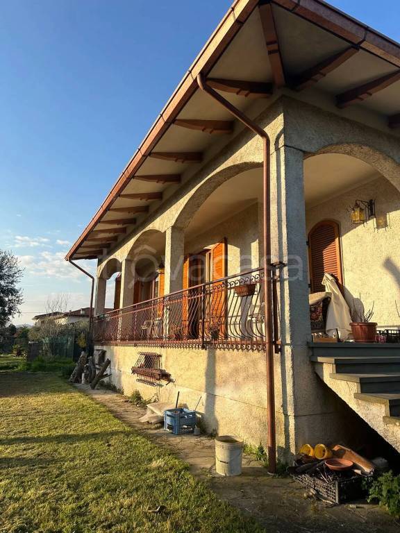 casa indipendente in vendita a Montignoso in zona Cervaiolo