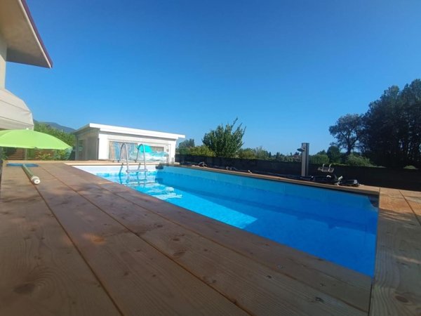 casa indipendente in vendita a Montignoso