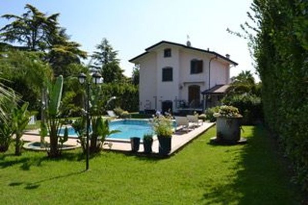 casa indipendente in vendita a Montignoso in zona Cinquale