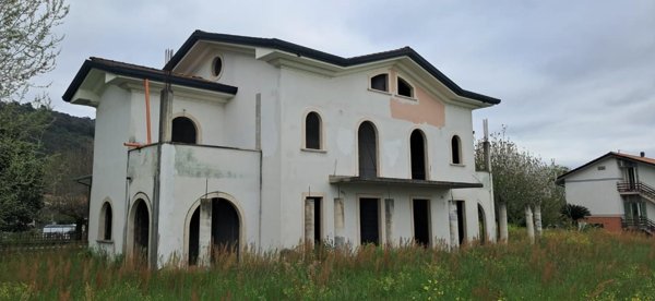 casa indipendente in vendita a Montignoso