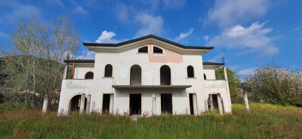 casa indipendente in vendita a Montignoso