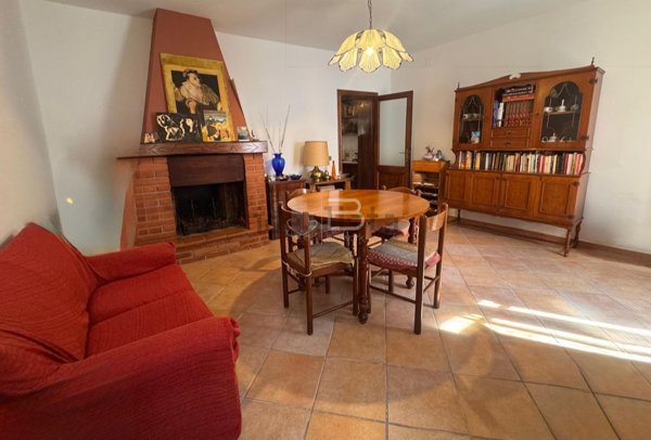 casa indipendente in vendita a Montignoso in zona Capanne
