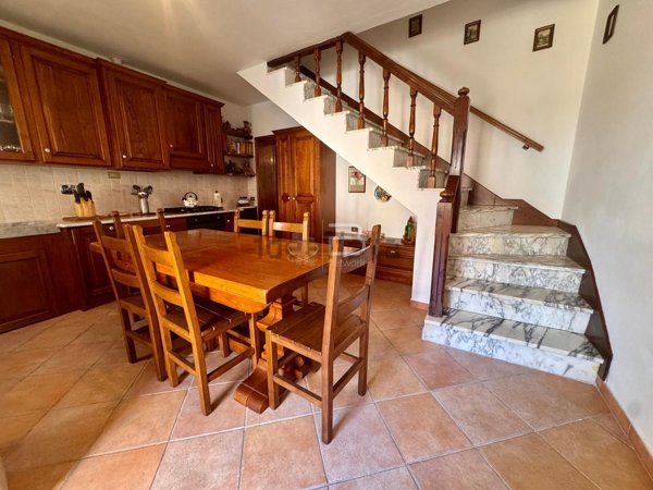 casa indipendente in vendita a Montignoso in zona Capanne