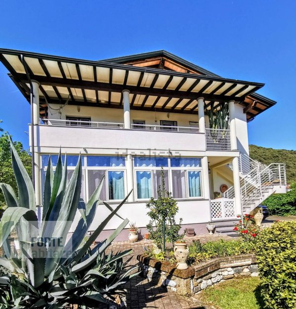 casa indipendente in vendita a Montignoso in zona Cinquale