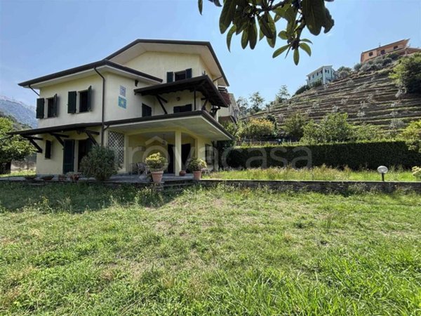 casa indipendente in vendita a Montignoso in zona Capanne