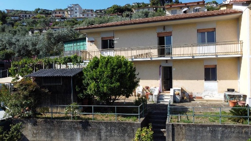 casa indipendente in vendita a Montignoso in zona Serra