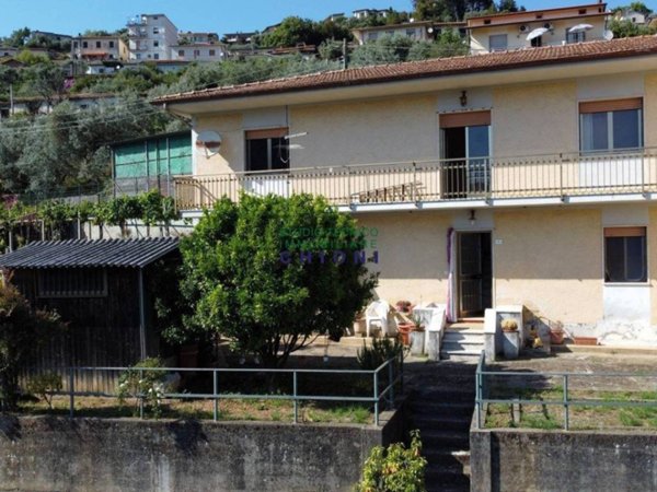 casa indipendente in vendita a Montignoso in zona Sant'Eustachio