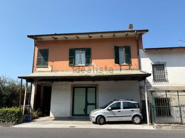 casa indipendente in vendita a Montignoso in zona Cervaiolo