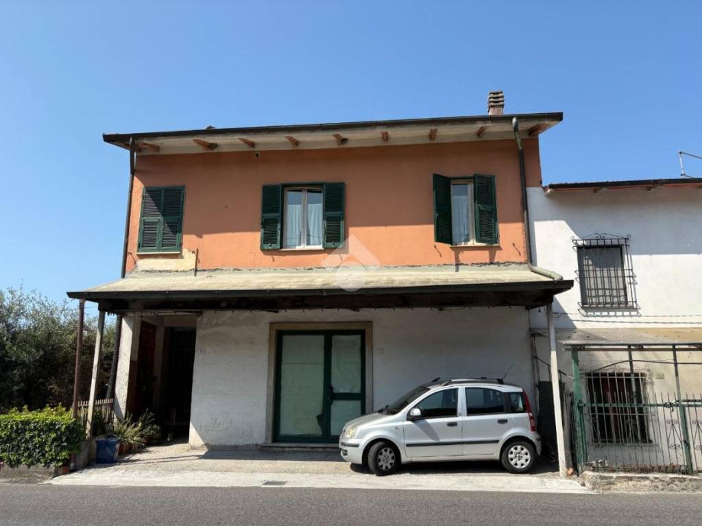 casa indipendente in vendita a Montignoso in zona Cervaiolo