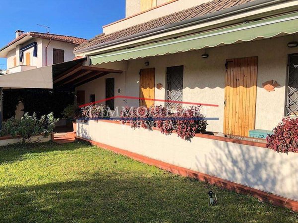 casa indipendente in vendita a Montignoso in zona Cinquale