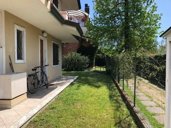 casa indipendente in vendita a Montignoso in zona Cinquale