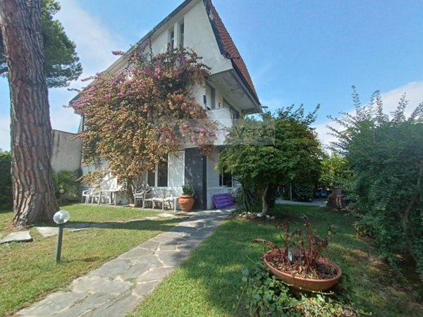 casa indipendente in vendita a Montignoso in zona Cinquale